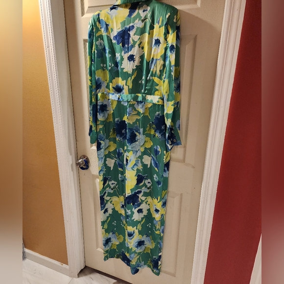 Woman's clothes - Picture 2 of 3